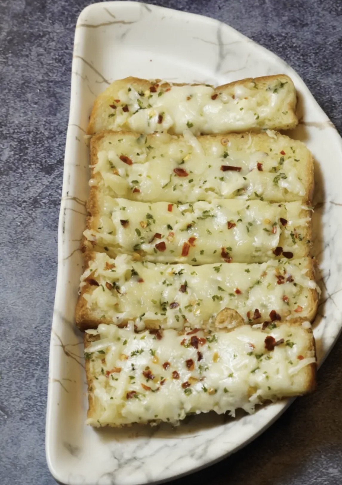 Cheese garlic toast